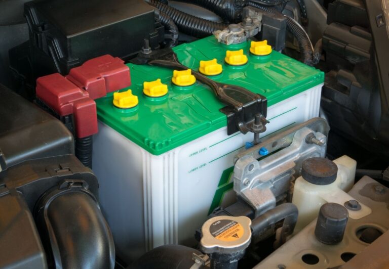 Ile waży akumulator samochodowy?