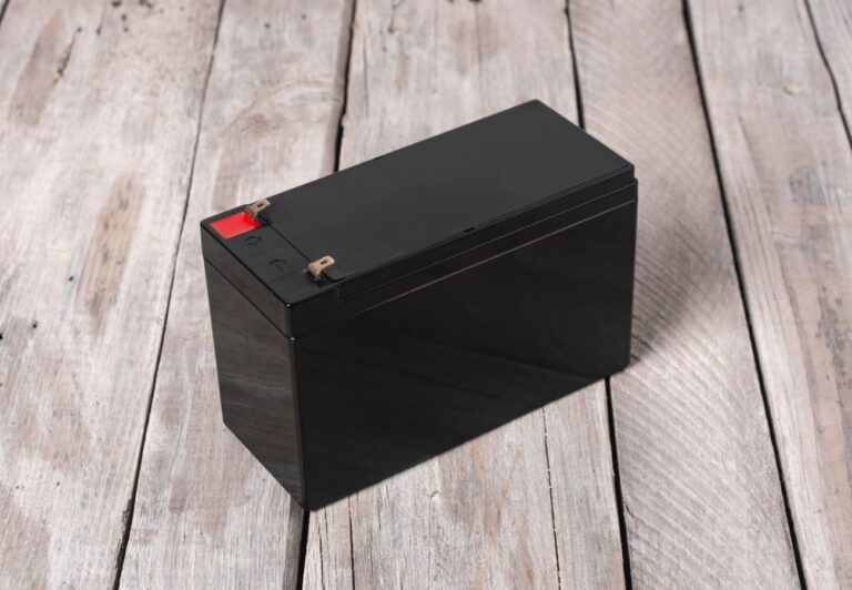 Czy akumulator żelowy można ładować prostownikiem?