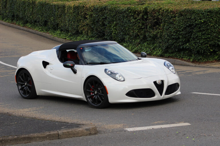 Alfa Romeo 4C – dane techniczne i opinie