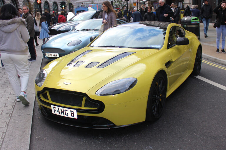 Aston Martin V8 Vantage – dane techniczne i opinie