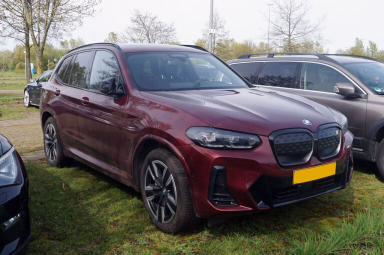 BMW iX3 – dane techniczne i opinie