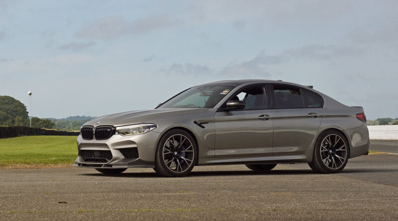BMW M5 - dane techniczne i opinie