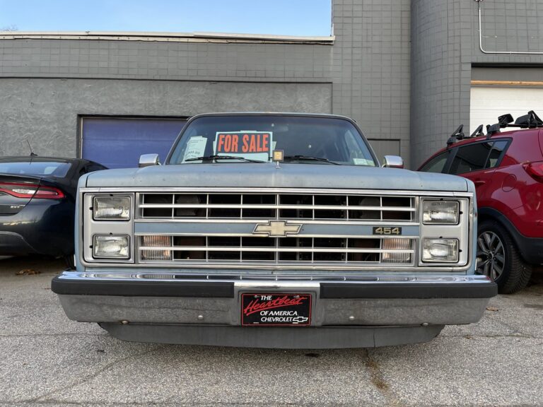 Chevrolet Suburban – dane techniczne i opinie