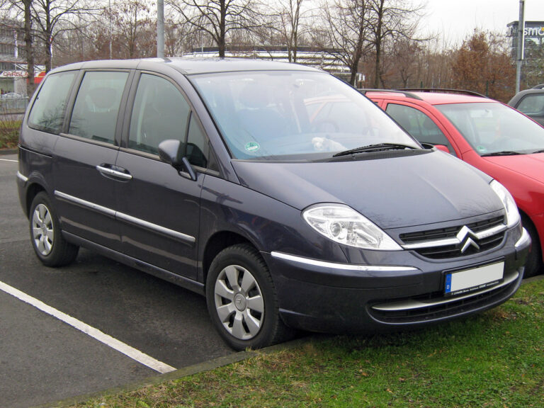 Citroen C8 – dane techniczne i opinie