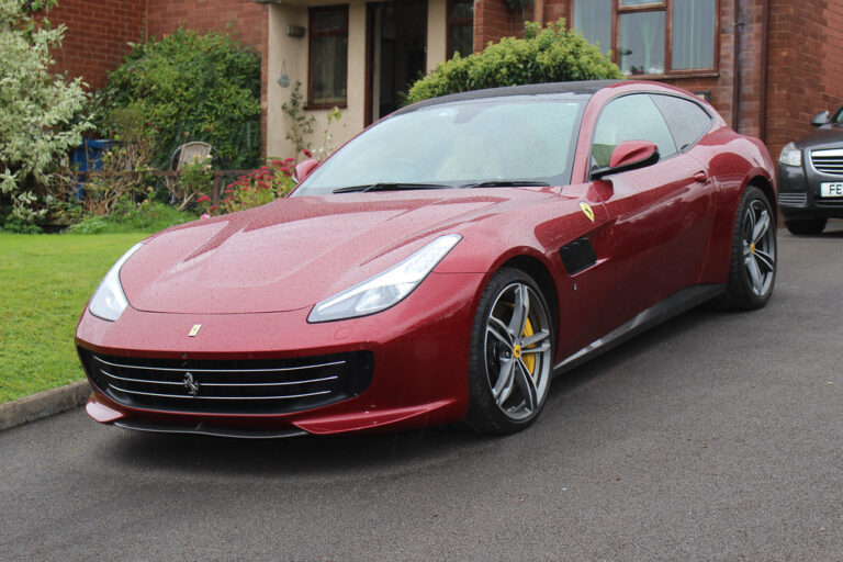 Ferrari FF – dane techniczne i opinie