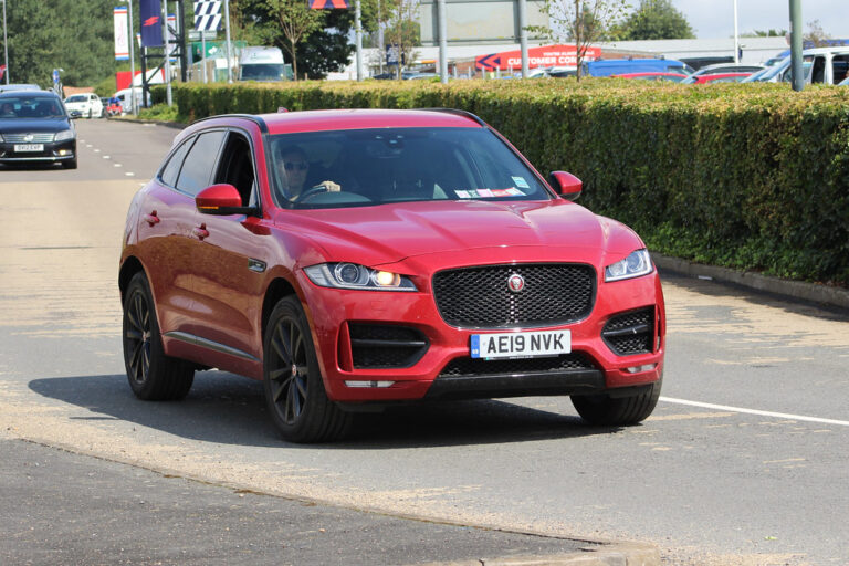 Jaguar XE – dane techniczne i opinie