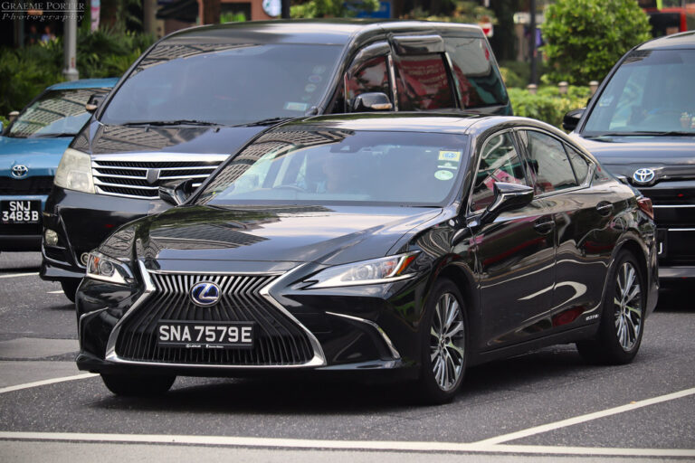 Lexus ES – dane techniczne i opinie