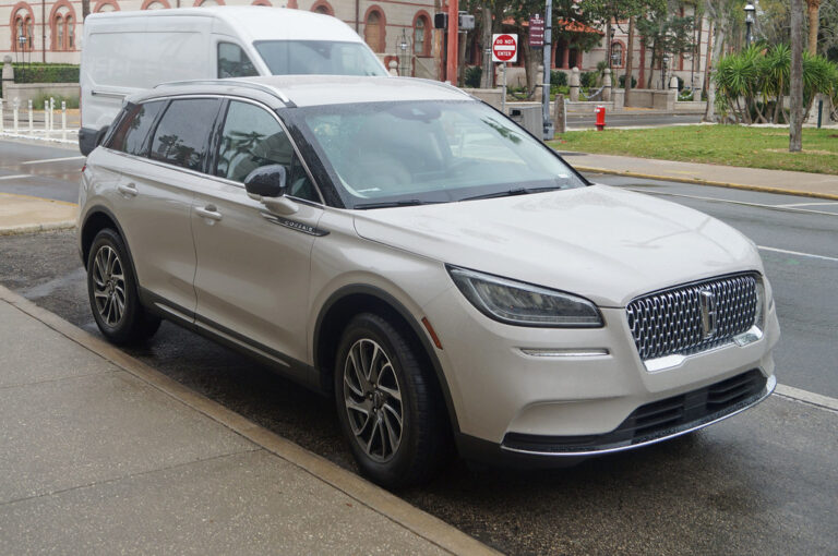 Lincoln Corsair – dane techniczne i opinie