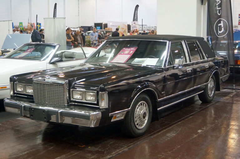 Lincoln Town Car – dane techniczne i opinie