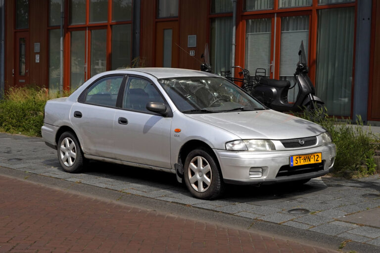 Mazda 323 – dane techniczne i opinie