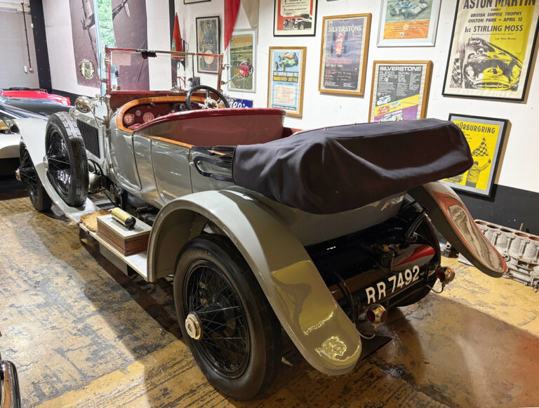 Rolls-Royce Ghost – dane techniczne i opinie