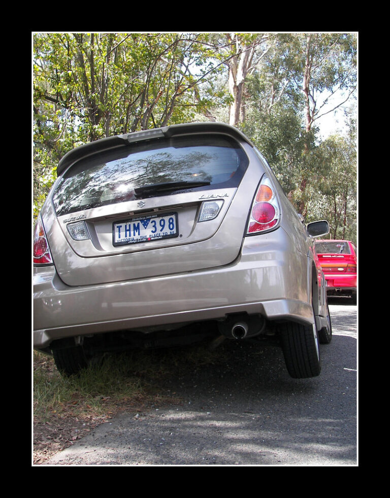 Suzuki Liana – dane techniczne i opinie