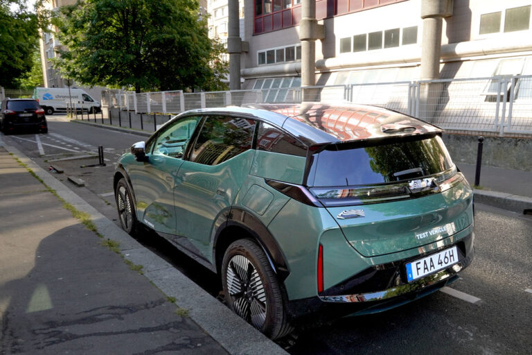 Tesla Model X – dane techniczne i opinie