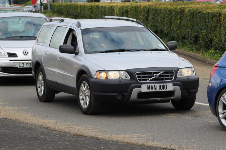 Volvo S60 – dane techniczne i opinie