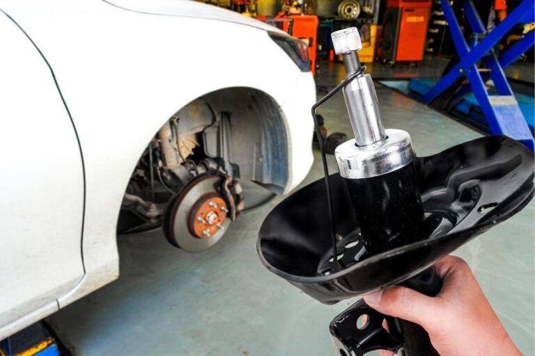 Czy amortyzatory wymienia się parami i dlaczego ma to znaczenie dla prowadzenia auta