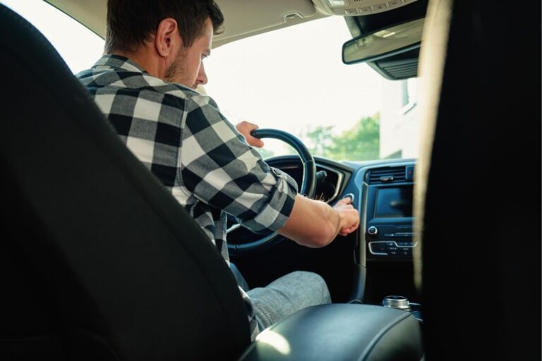 Zbyt mały prąd rozruchowy – objawy i sposoby ustalenia, co obciąża akumulator