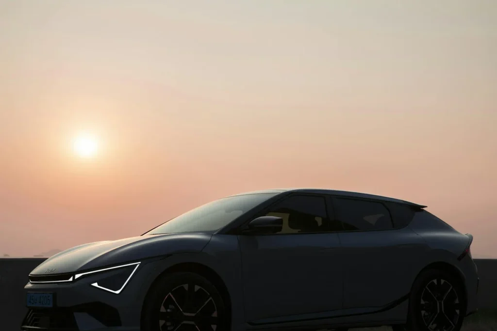 Co to jest hybryda plug-in – różnice względem zwykłej hybrydy i samochodu elektrycznego