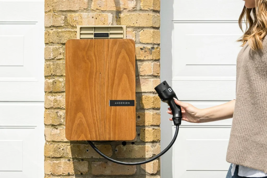 Ładowanie samochodu elektrycznego w domu – jakie urządzenie wybrać i ile to kosztuje?