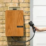 Ładowanie samochodu elektrycznego w domu – jakie urządzenie wybrać i ile to kosztuje?