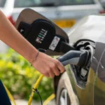 Ładowanie samochodu elektrycznego – wszystko, co warto wiedzieć zanim przesiądziesz się na elektryk